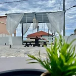 Anatoli Deluxe House * אמודי